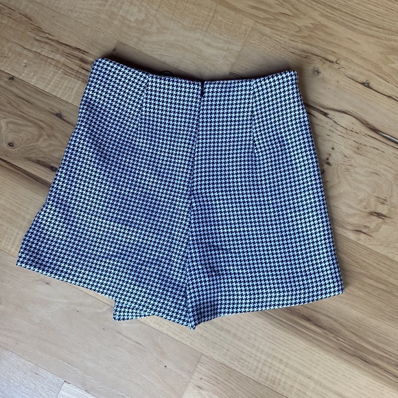 NEW!! Houndstooth skirt/skort, size S - Picture 8 of 8